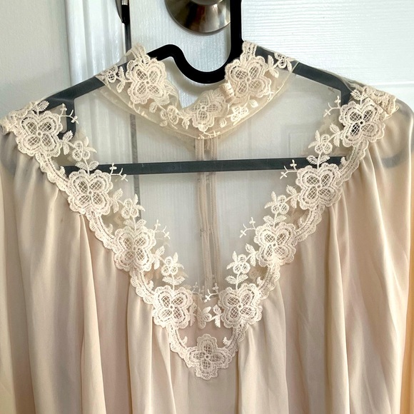 Forever 21 lace mock neck long sleeve top. - Picture 3 of 3